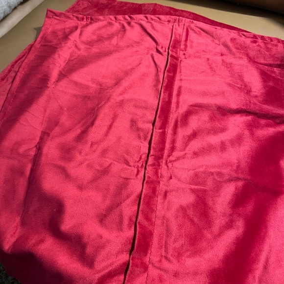 Two 20”x20” Red velvet throw pillow covers. (Pillow inserts not included) - Picture 4 of 4